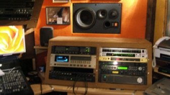Visit our aesthetically pleasing recording facility for your singing experience gift.